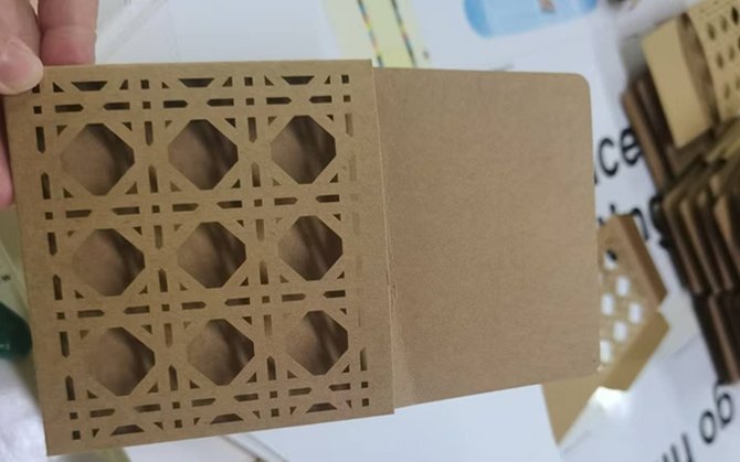 2-Laser die cutting for kraft paper box